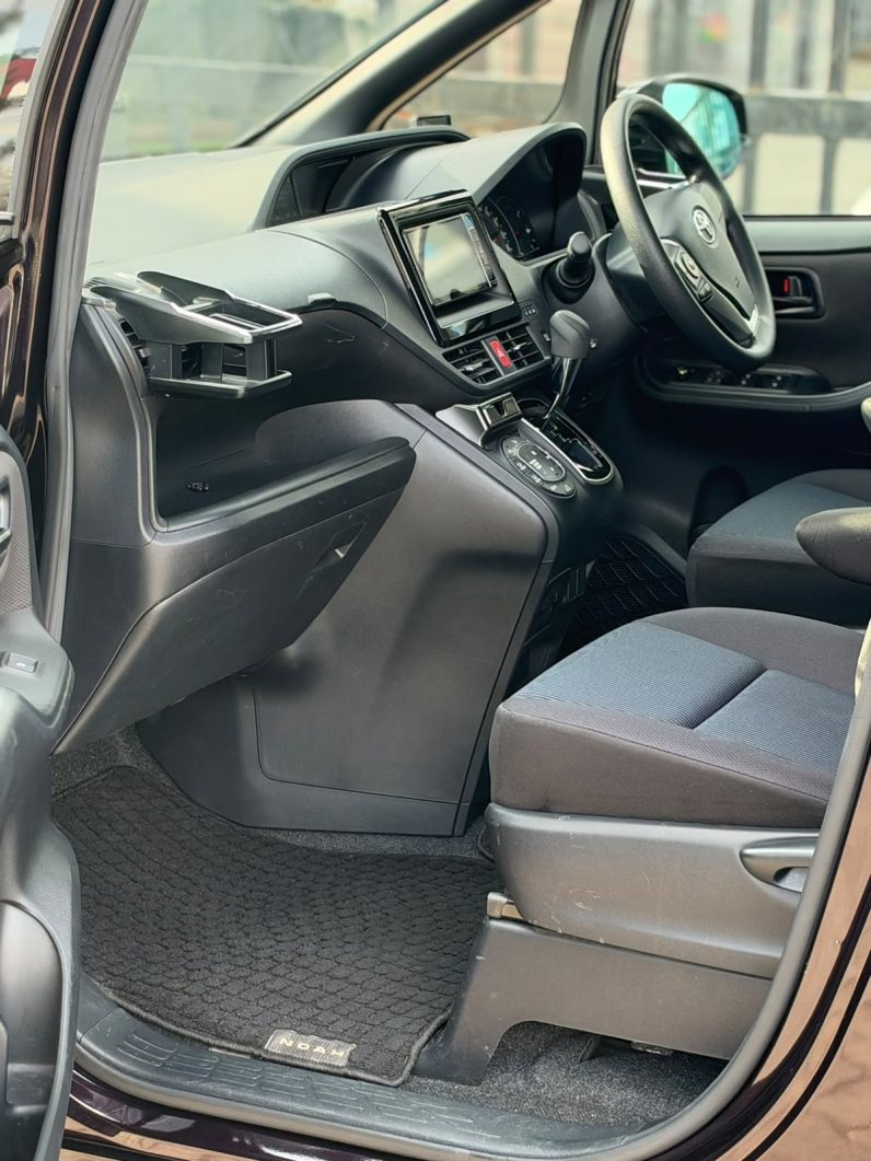 
								Toyota Noah full									