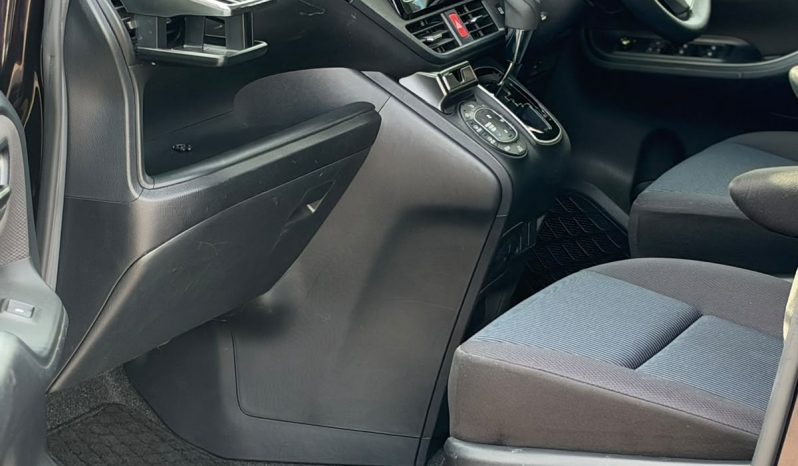 
								Toyota Noah full									