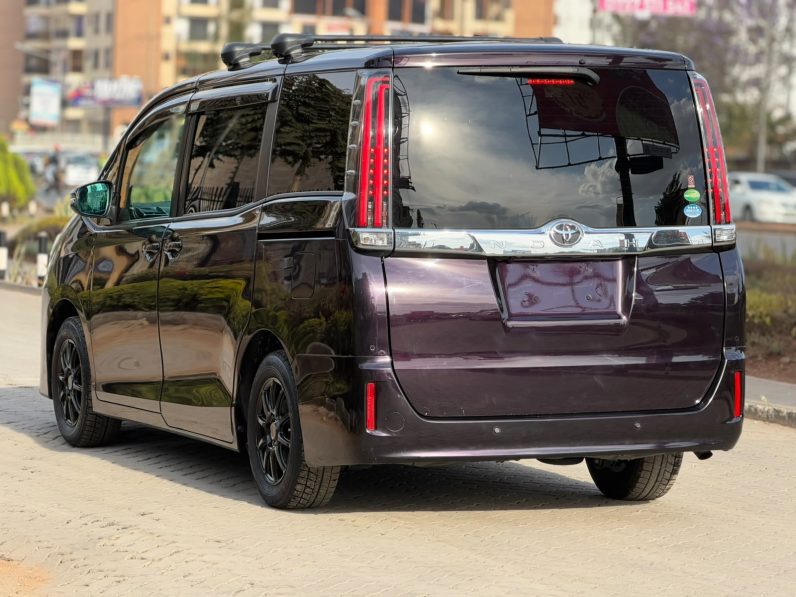 
								Toyota Noah full									