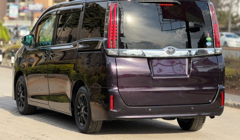 
								Toyota Noah full									