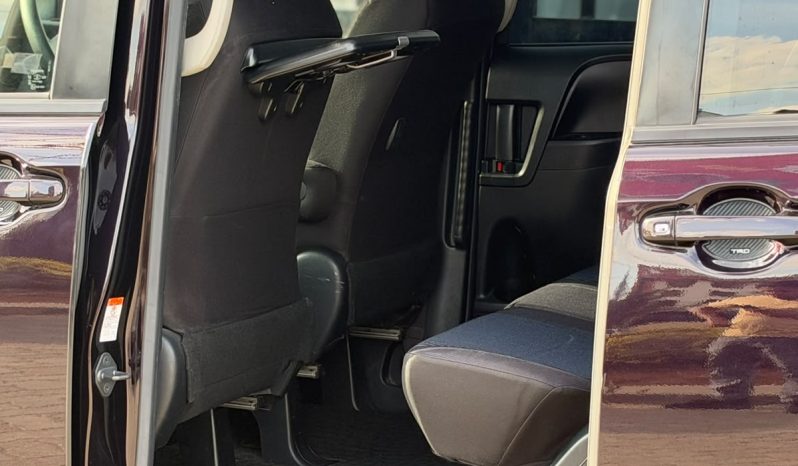 
								Toyota Noah full									