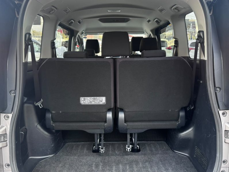 
								Toyota Noah full									