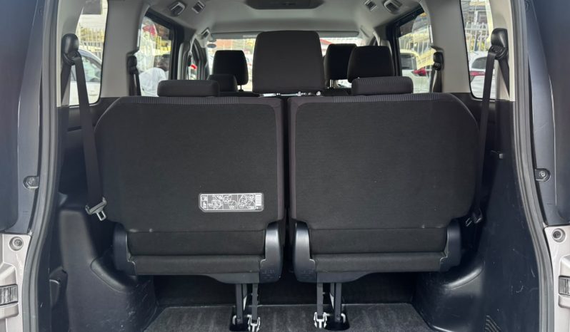 
								Toyota Noah full									