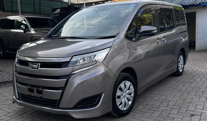 
								Toyota Noah full									