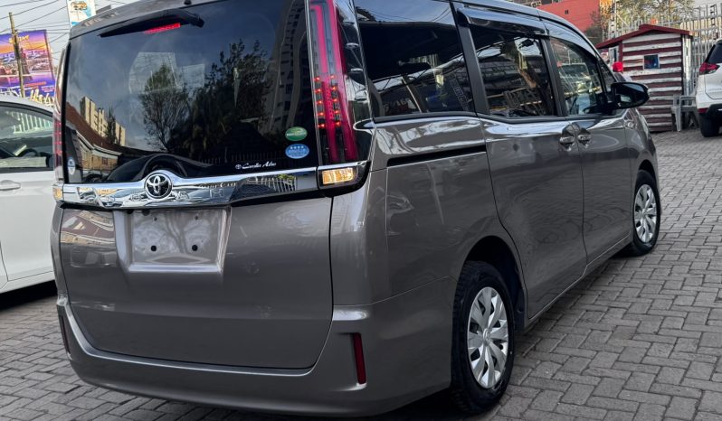
								Toyota Noah full									