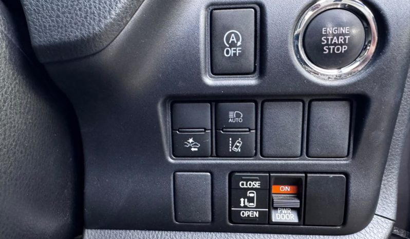 
								Toyota Noah full									
