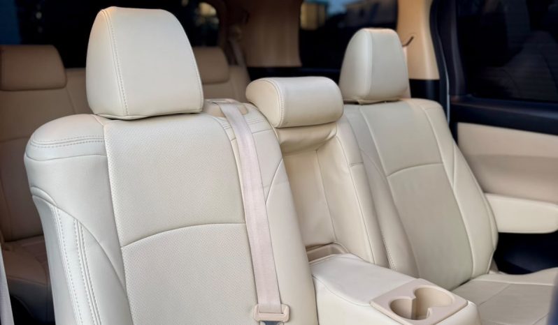
								Toyota Alphard full									