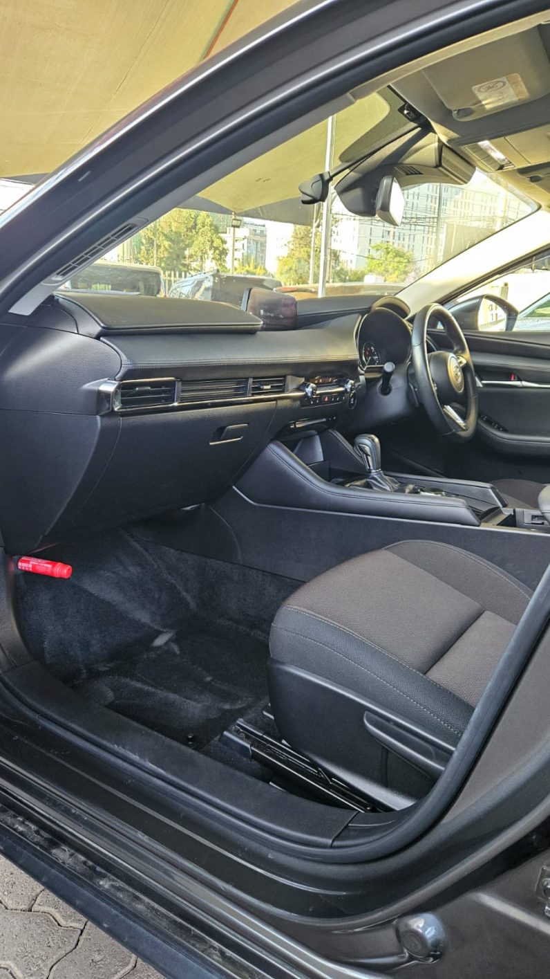 
								Mazda 3 full									