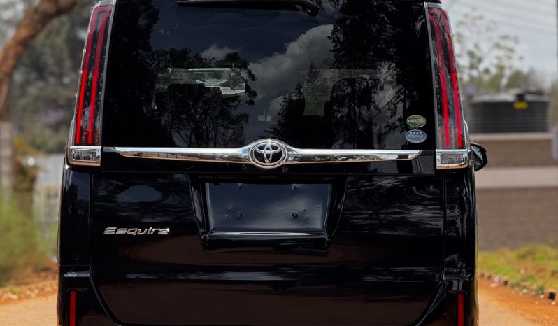 
								Toyota Esquire full									