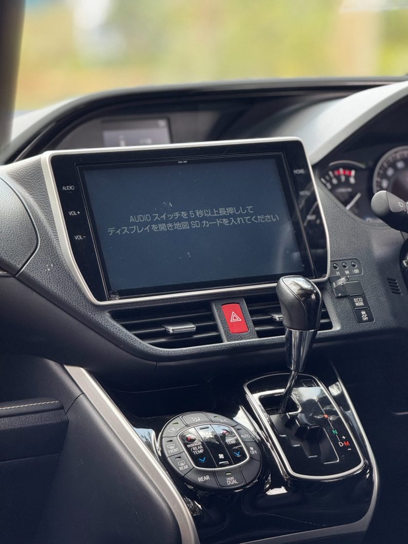 
								Toyota Esquire full									