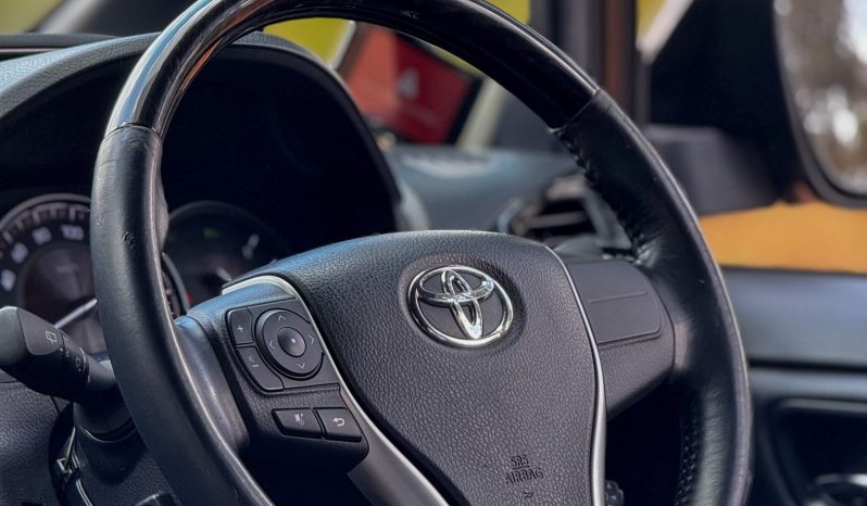 
								Toyota Esquire full									