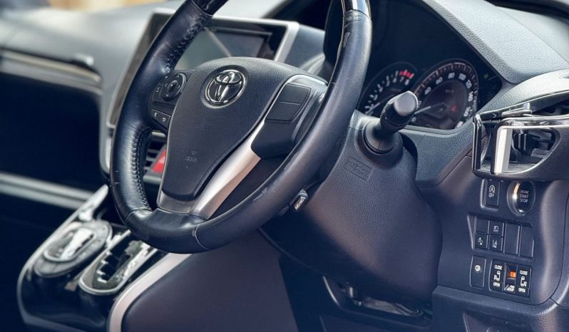 
								Toyota Esquire full									