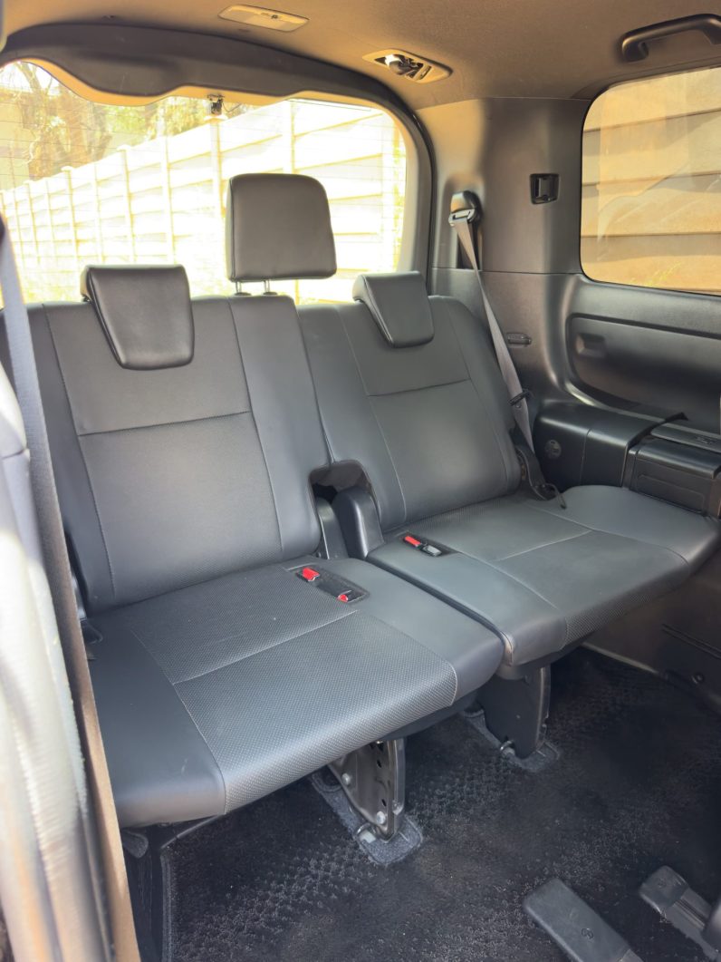 
								Toyota Esquire full									