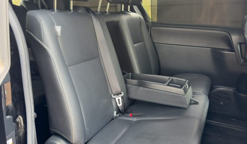 
								Toyota Esquire full									