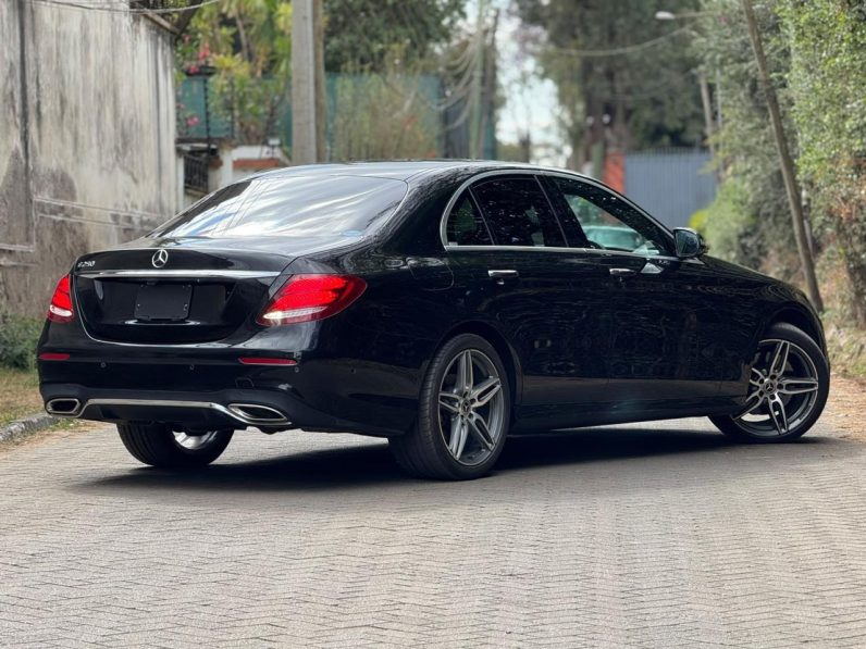 
								Mercedes Benz E250 full									