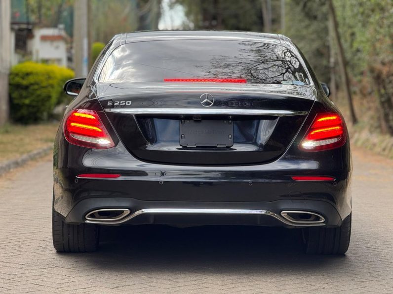 
								Mercedes Benz E250 full									