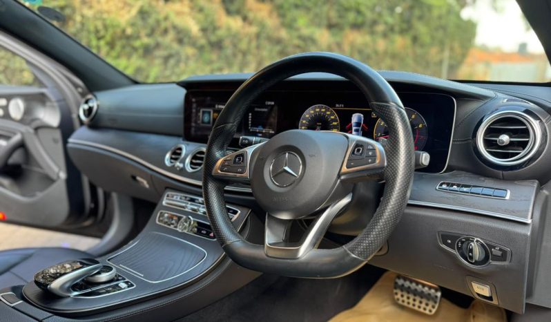 
								Mercedes Benz E250 full									