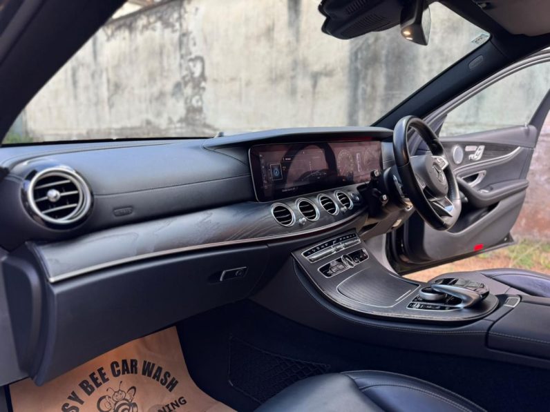 
								Mercedes Benz E250 full									