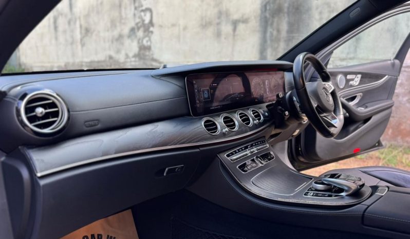 
								Mercedes Benz E250 full									