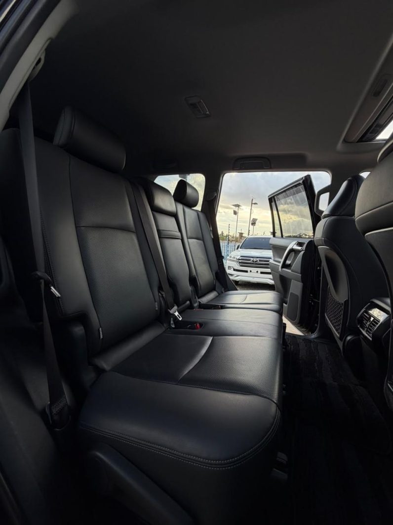 
								Toyota Land Cruiser Prado TXL full									