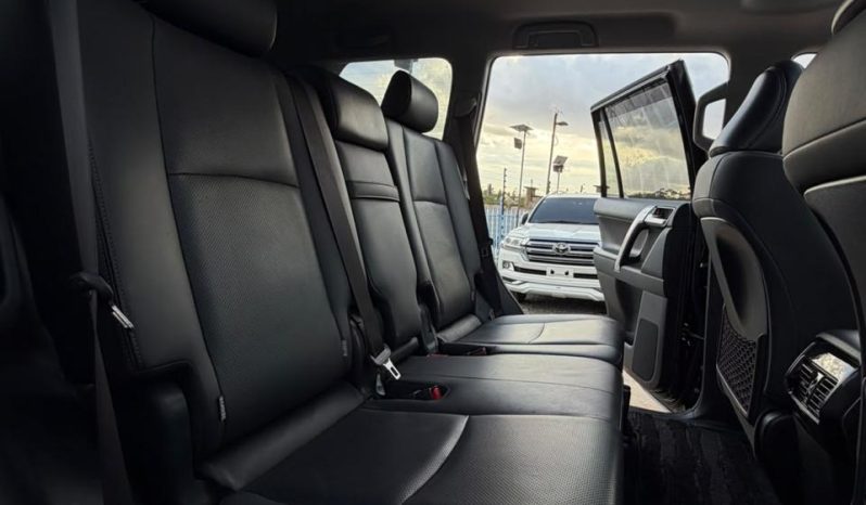 
								Toyota Land Cruiser Prado TXL full									
