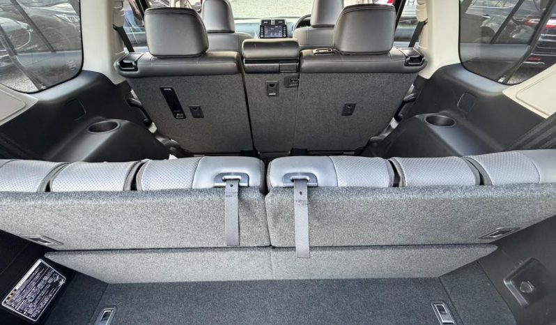 
								Toyota Land Cruiser Prado TXL full									