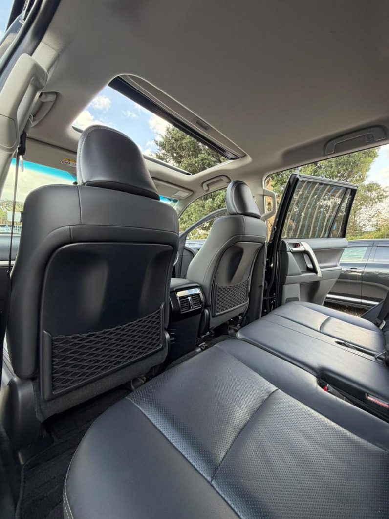 
								Toyota Land Cruiser Prado TXL full									