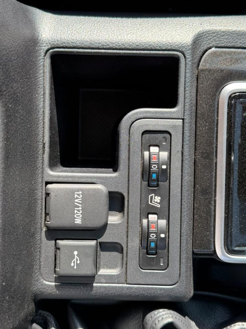 
								Toyota Land Cruiser Prado TXL full									