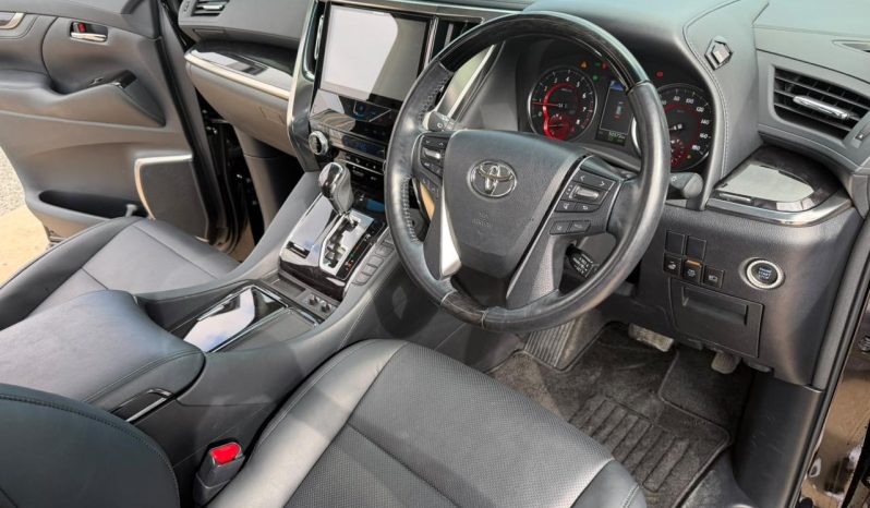 
								Toyota Alphard full									