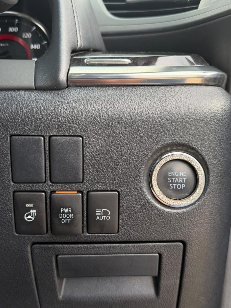 
								Toyota Alphard full									