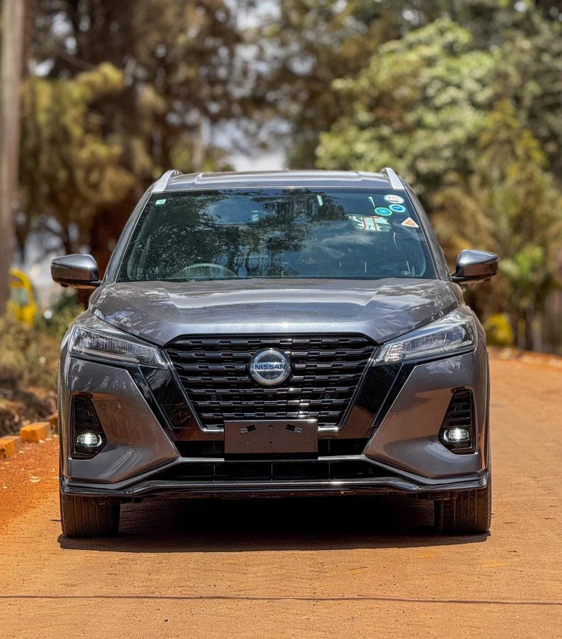 
								Nissan Kicks E-Power full									