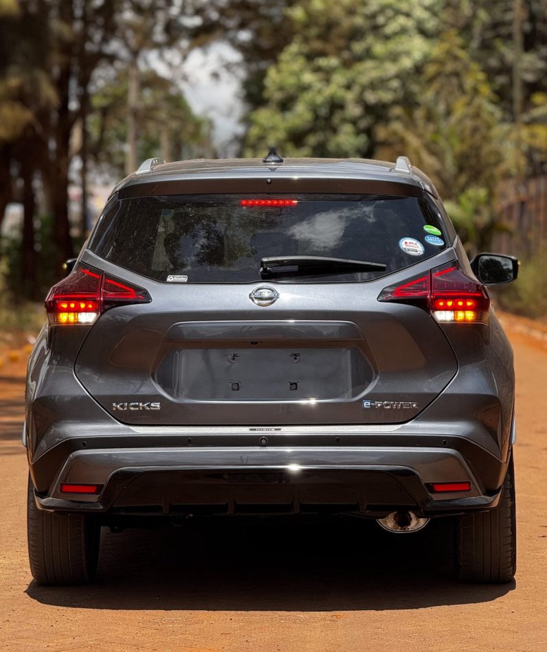 
								Nissan Kicks E-Power full									