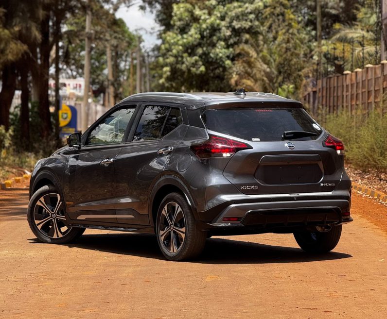 
								Nissan Kicks E-Power full									