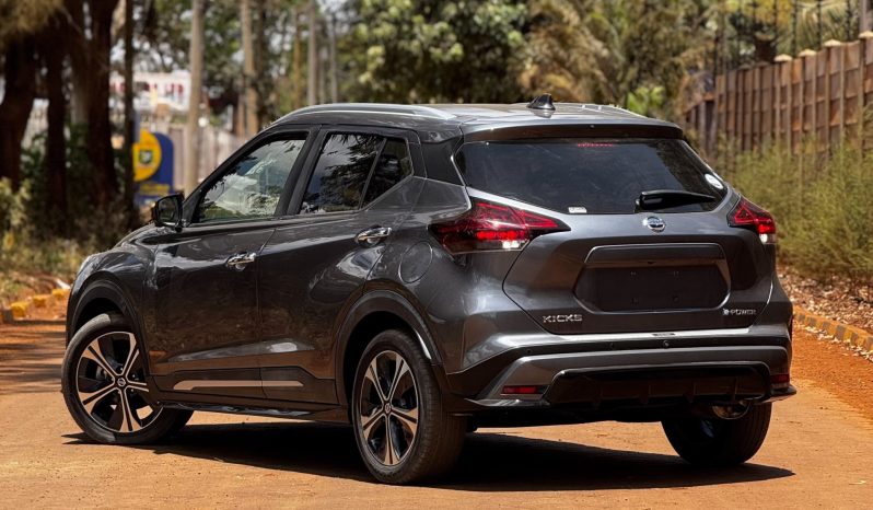 
								Nissan Kicks E-Power full									