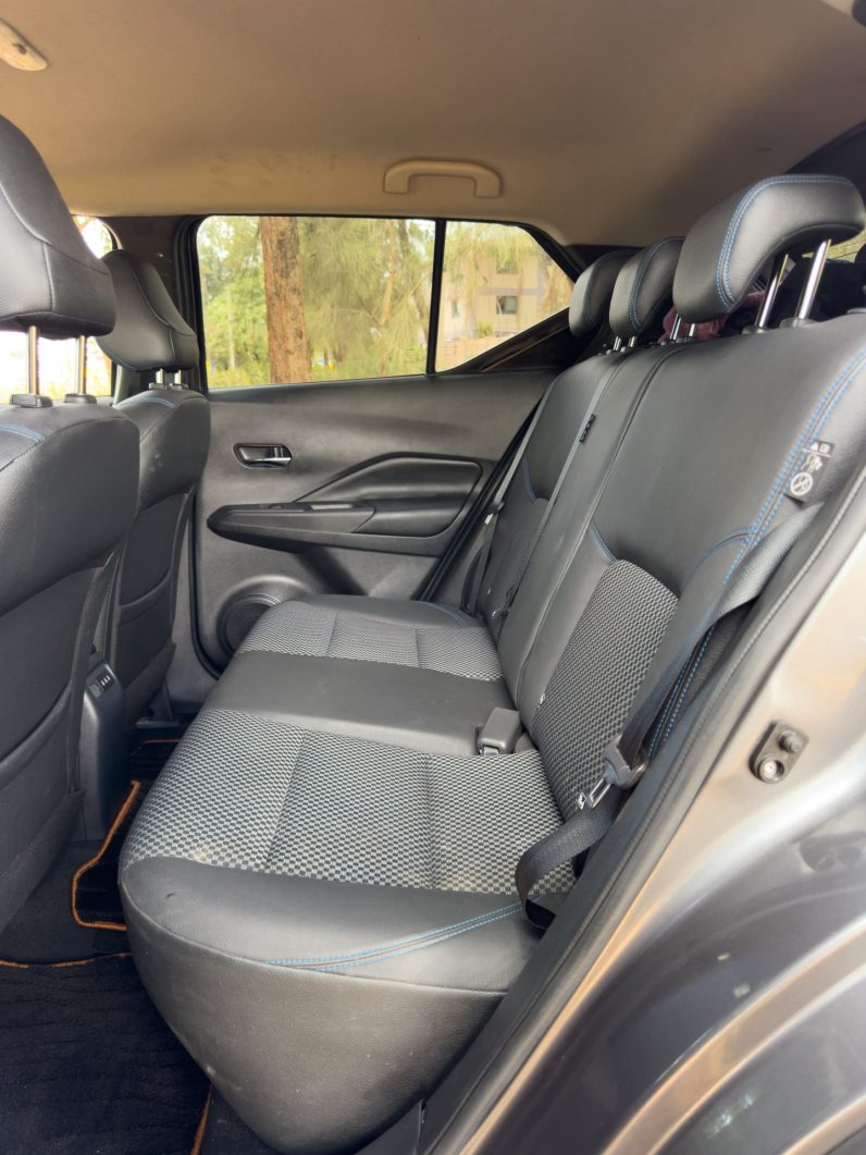 
								Nissan Kicks E-Power full									