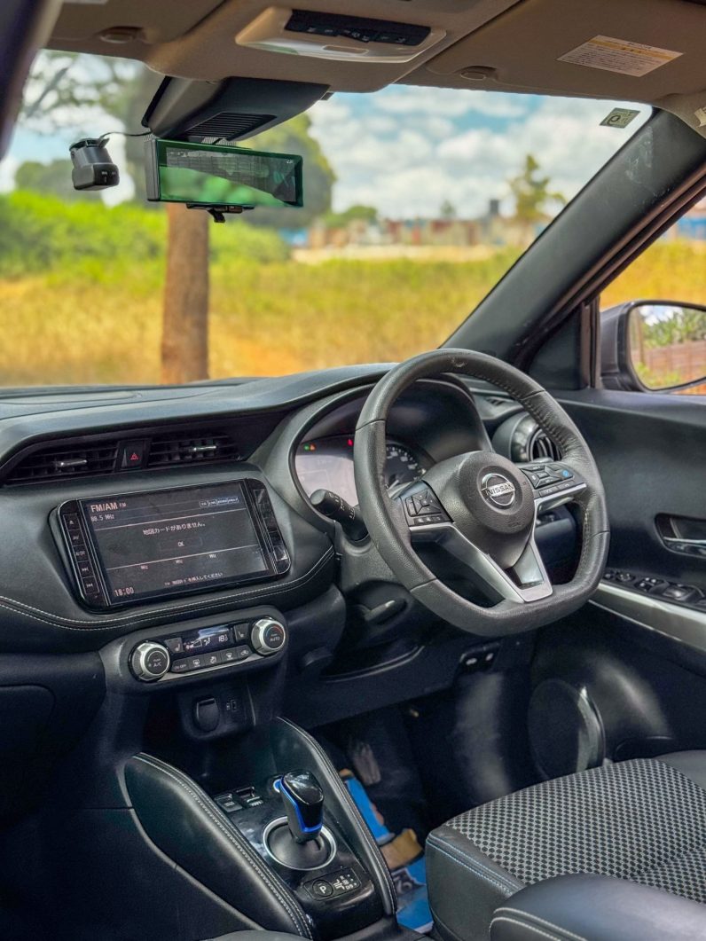 
								Nissan Kicks E-Power full									