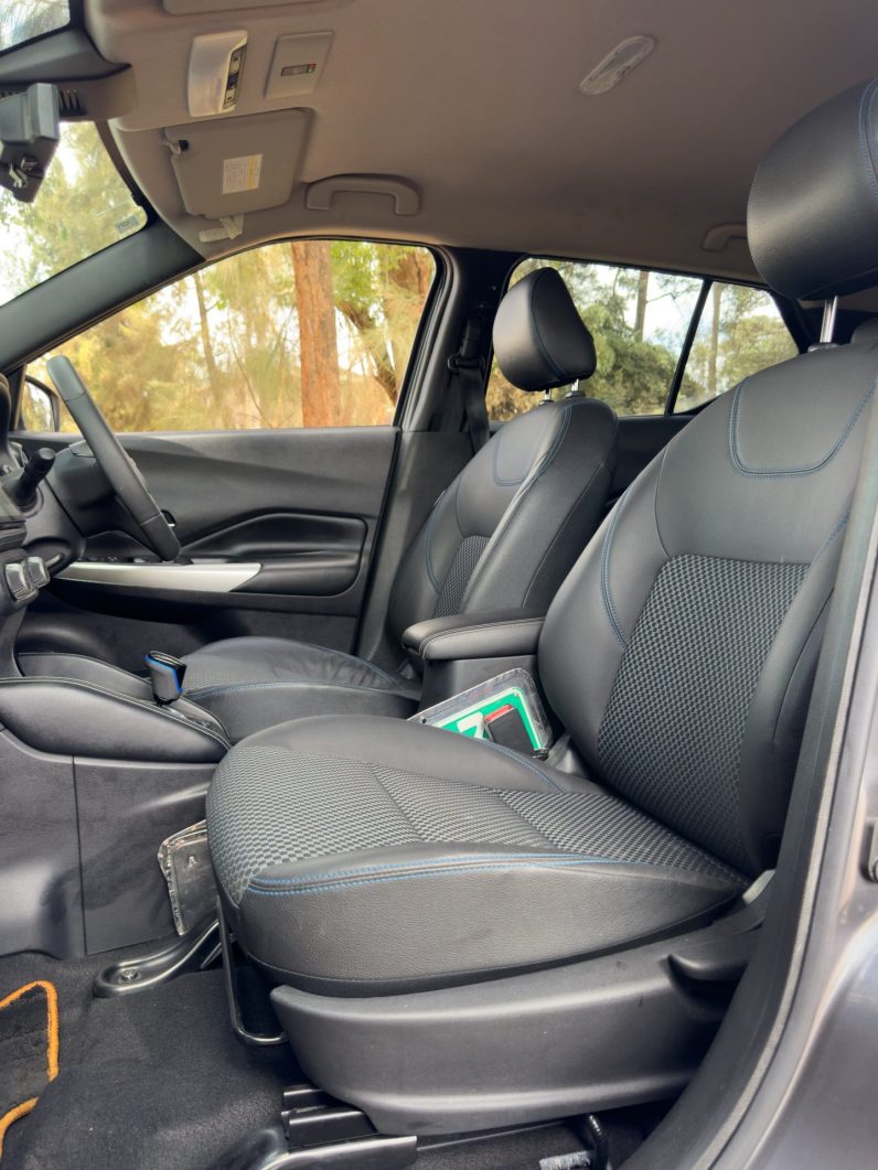 
								Nissan Kicks E-Power full									