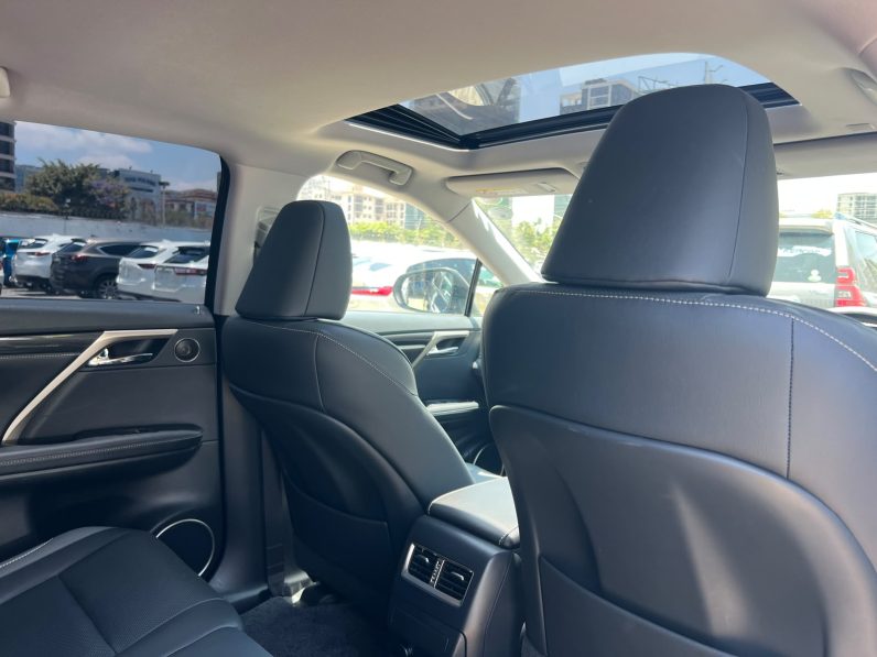 
								Lexus RX300 full									