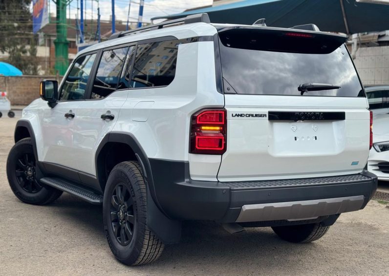 
								Toyota Land Cruiser Prado J250 full									