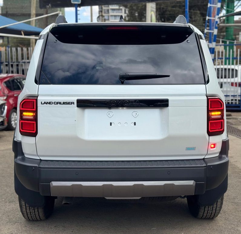 
								Toyota Land Cruiser Prado J250 full									