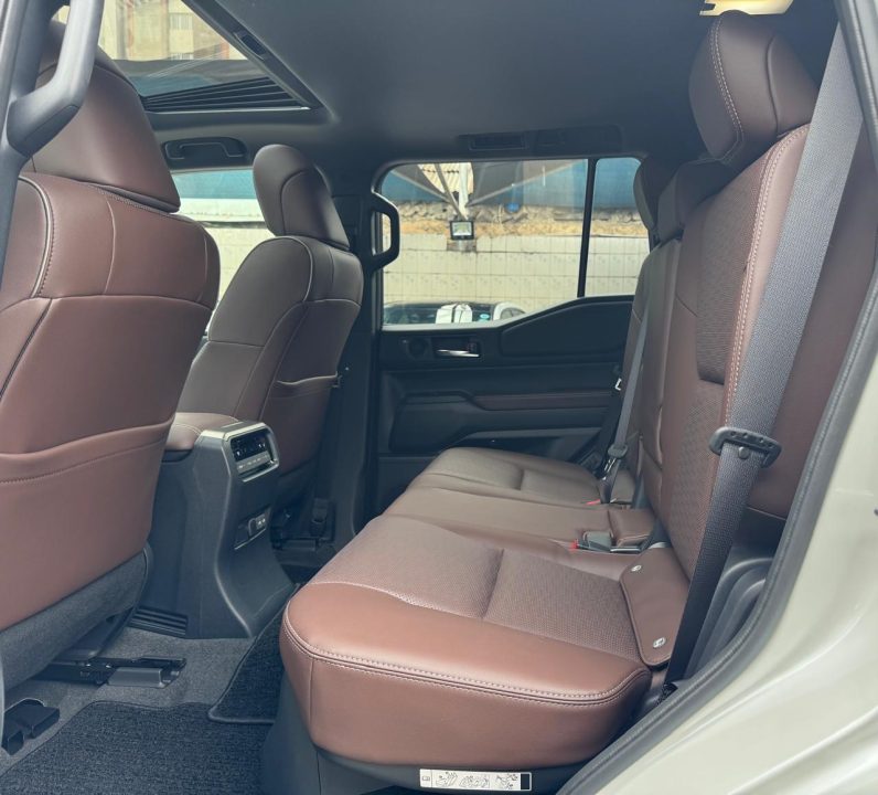 
								Toyota Land Cruiser Prado J250 full									