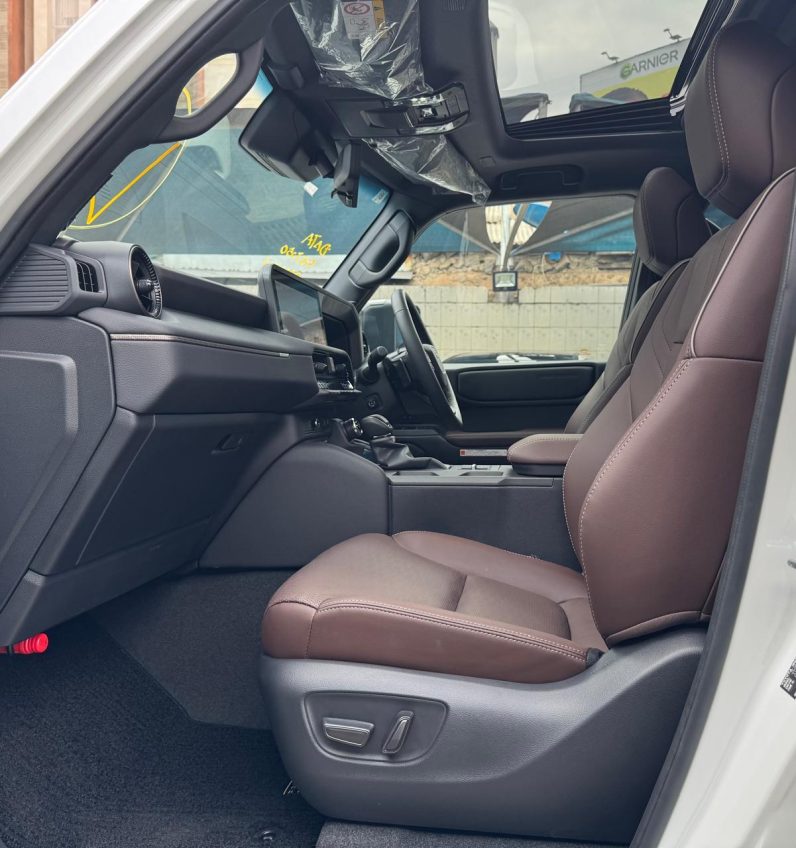 
								Toyota Land Cruiser Prado J250 full									