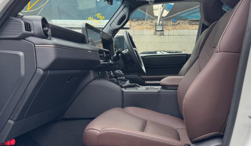 
								Toyota Land Cruiser Prado J250 full									