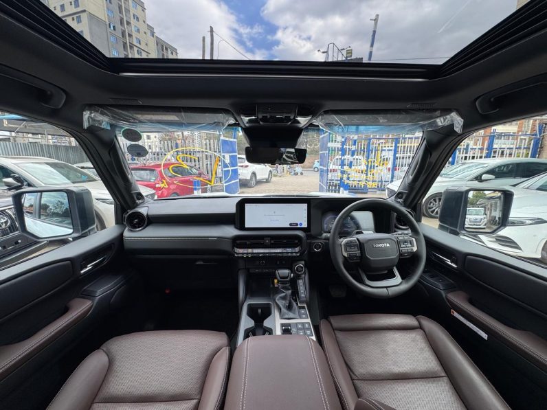 
								Toyota Land Cruiser Prado J250 full									