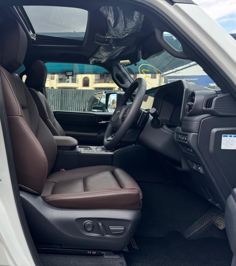 
								Toyota Land Cruiser Prado J250 full									