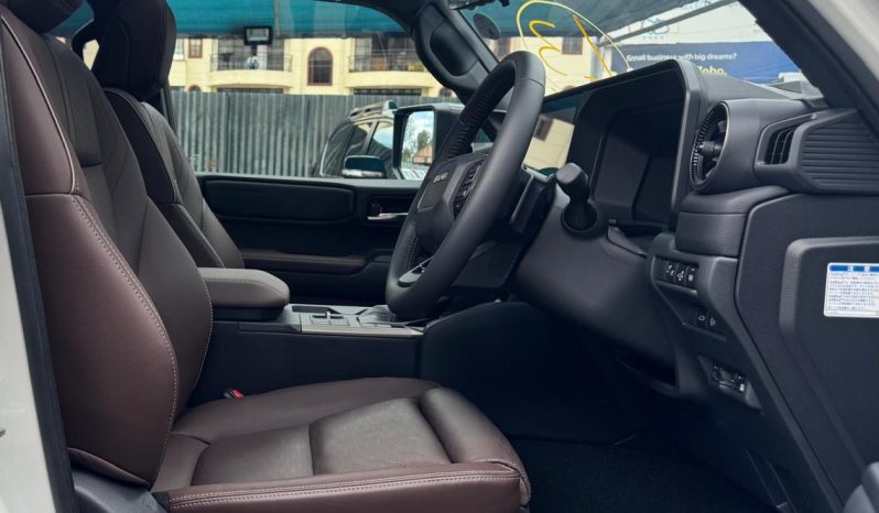 
								Toyota Land Cruiser Prado J250 full									