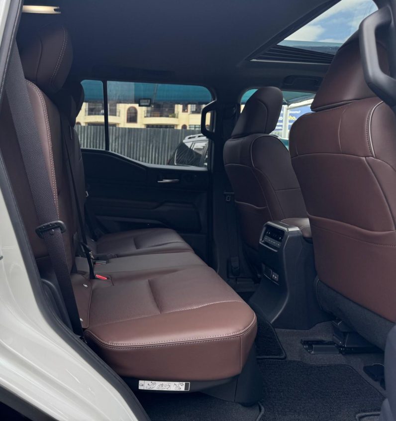 
								Toyota Land Cruiser Prado J250 full									