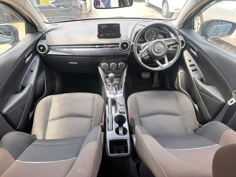 
								Mazda 2 full									