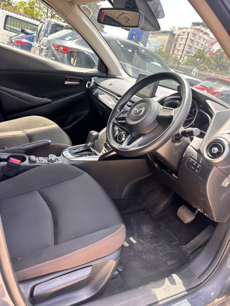 
								Mazda 2 full									