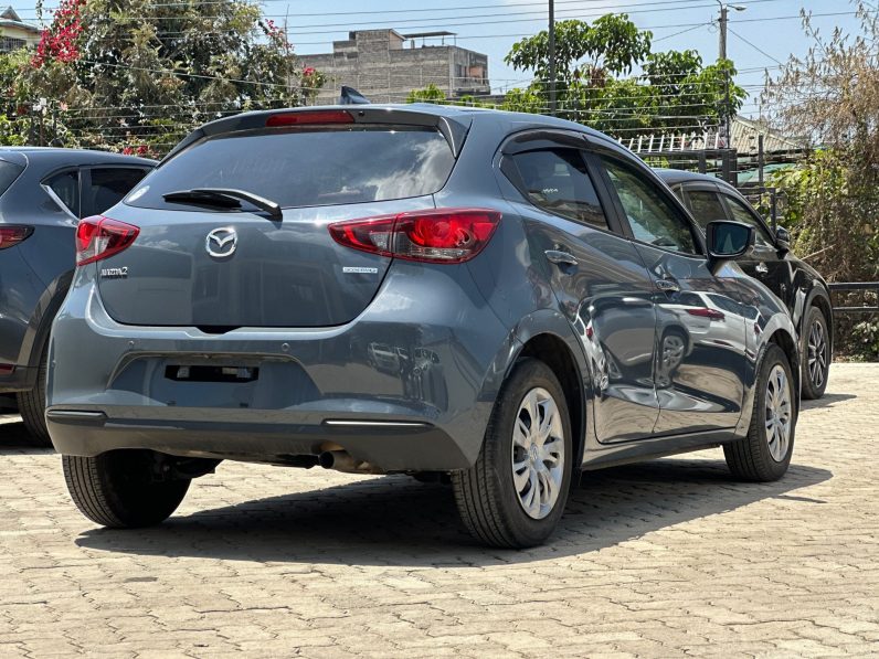 
								Mazda 2 full									